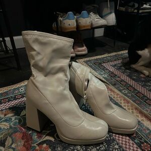 Elegant Cream/White Women's Boots